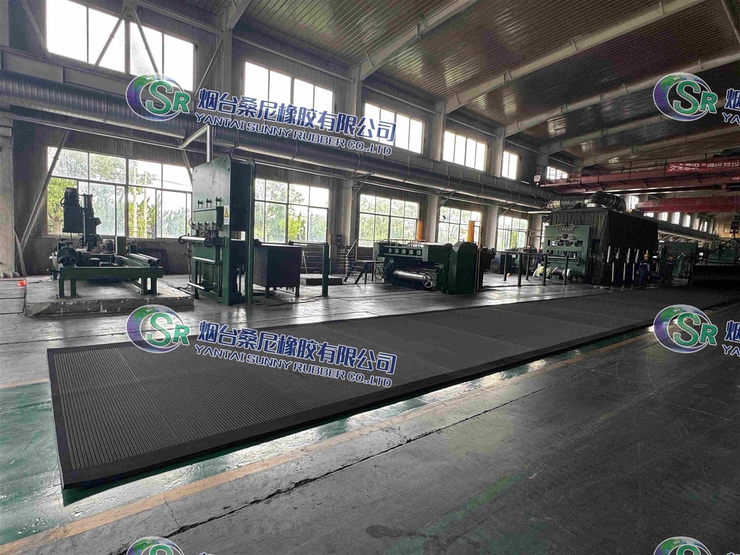 Extra Wide Rubber Filter Belt With Custom Grooves For High Flow Horizontal Vacuum Filtration Unit